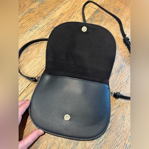 🖤 MADISON WEST – Black Faux Leather Crossbody Bag - Picture 4 of 11